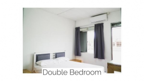 Cozy & Strategic Located Alor Akar Guest House